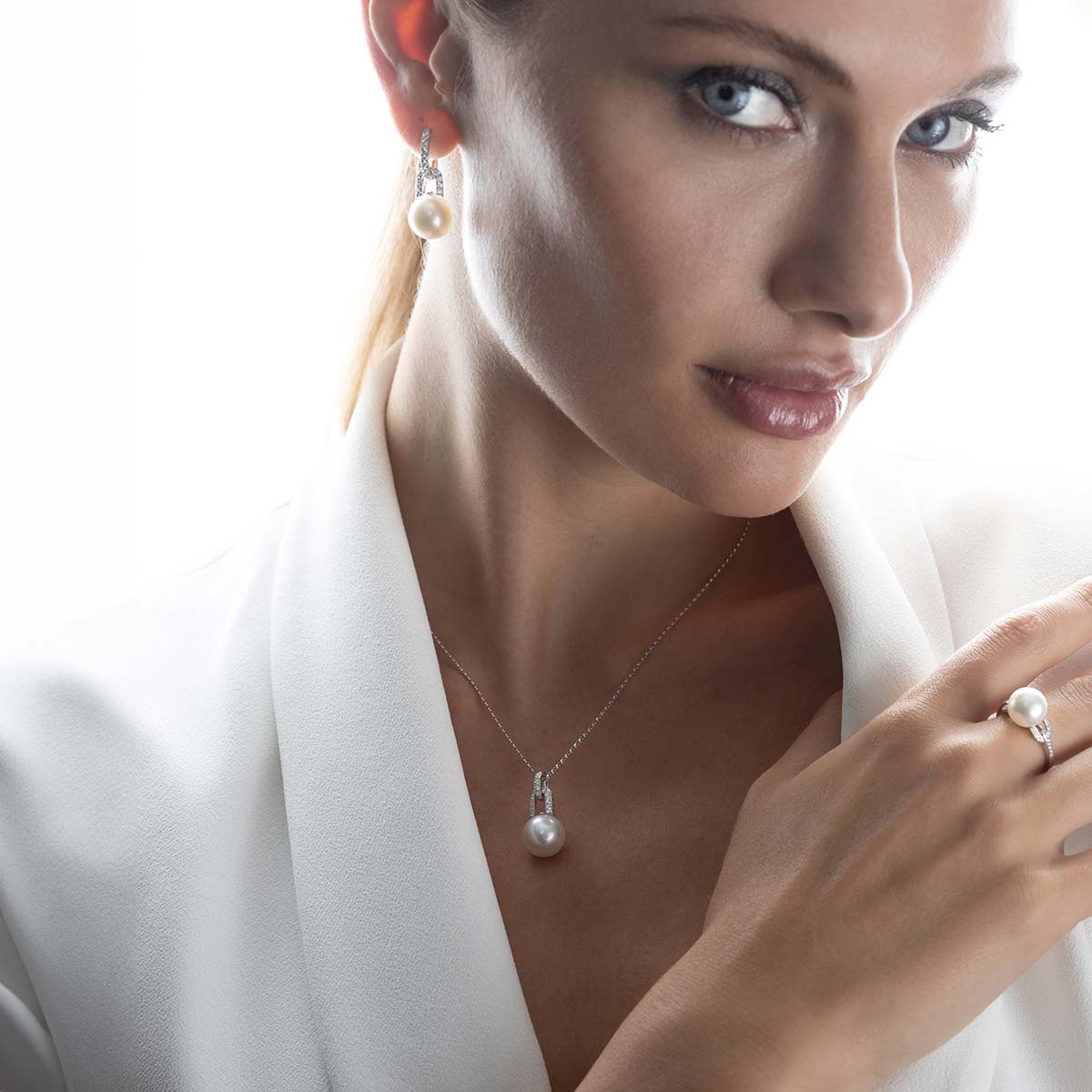 Jazz 18K Gold Pearl and Diamond Link Pendant White Australian South Sea