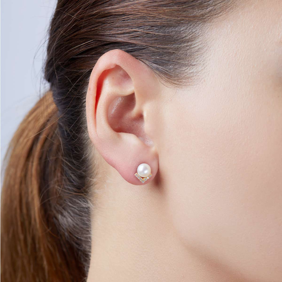 Trend 18K Gold Freshwater Pearl And Diamond V Stud Earrings White Freshwater
