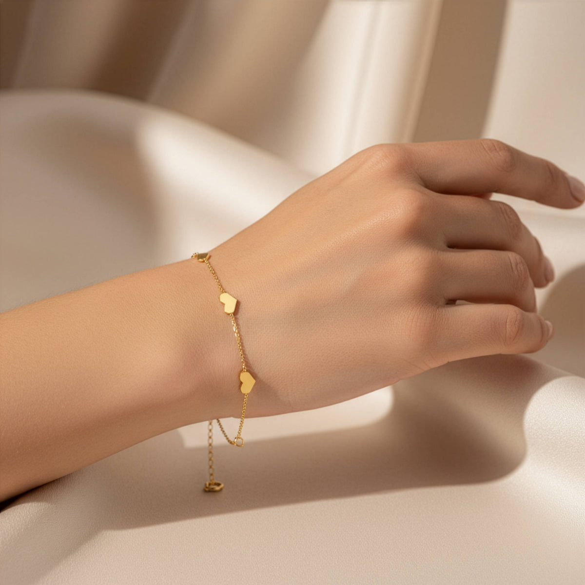 10K Yellow Gold Station Heart Bracelet (GBJ-10-1149-GB)